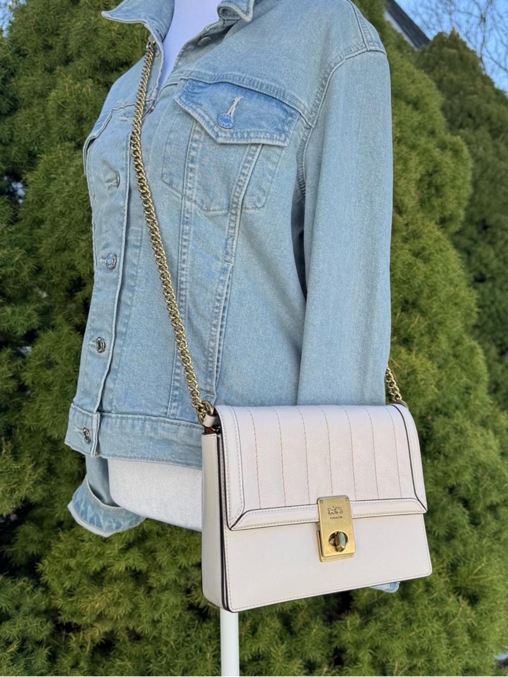 Highly Desirable Coach Hutton Shoulder Bag with Gold Chain Strap